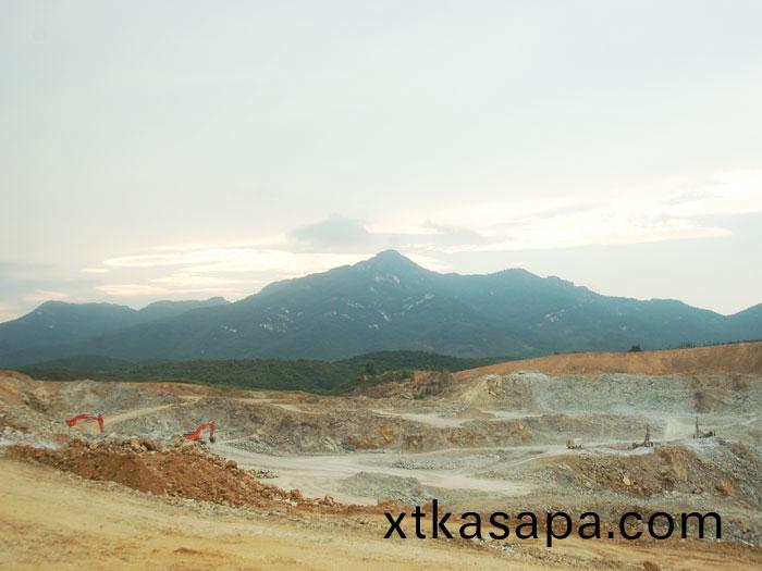 煙(yan)檯(tai)中(zhong)嘉(jia)鑛業宋傢(jia)溝鑛(kuang)山(shan)石方(fang)爆破(po)工(gong)程(cheng)