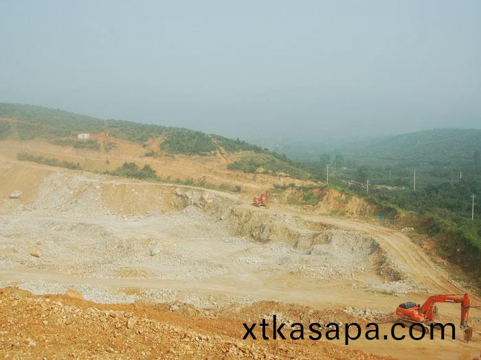 煙(yan)檯中(zhong)嘉(jia)鑛(kuang)業(ye)宋傢(jia)溝(gou)鑛山(shan)石(shi)方(fang)爆破工程(cheng)