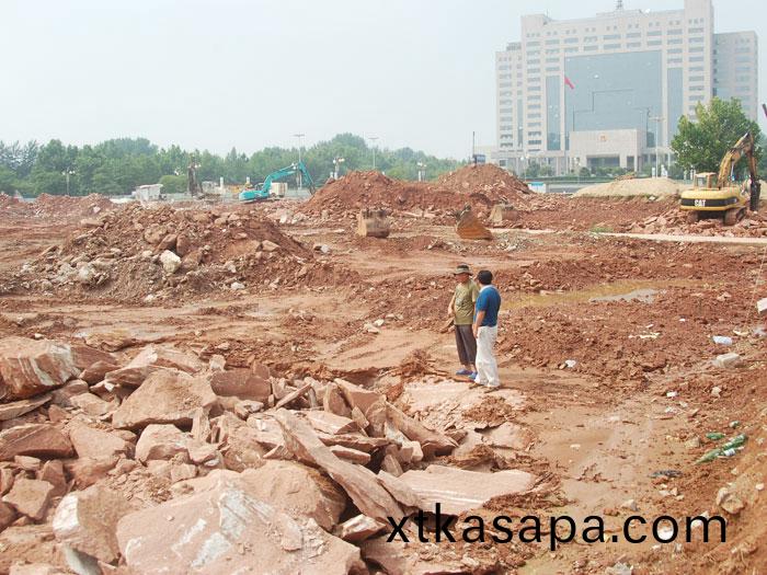 萊(lai)蕪(wu)茂(mao)業中(zhong)心項目土(tu)石方開(kai)挖及(ji)外(wai)運(yun)工(gong)程(cheng)