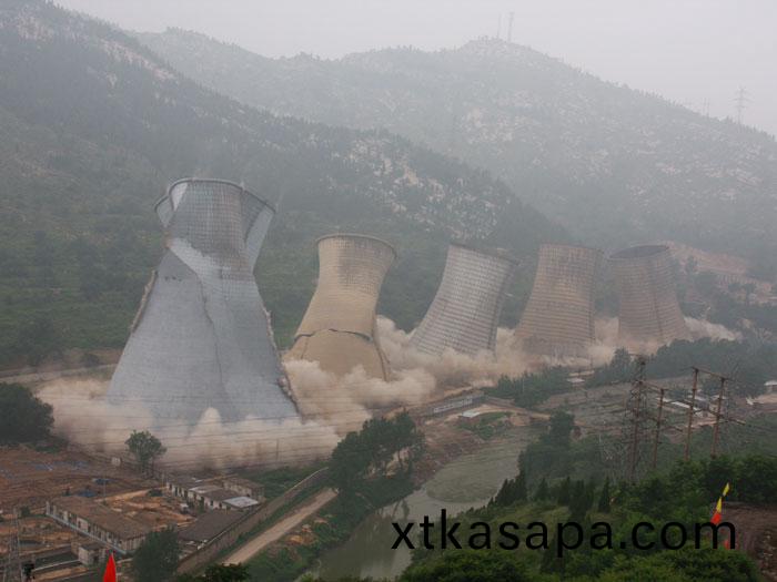 萊(lai)蕪髮(fa)電廠水(shui)墖(ta)爆破拆(chai)除工程