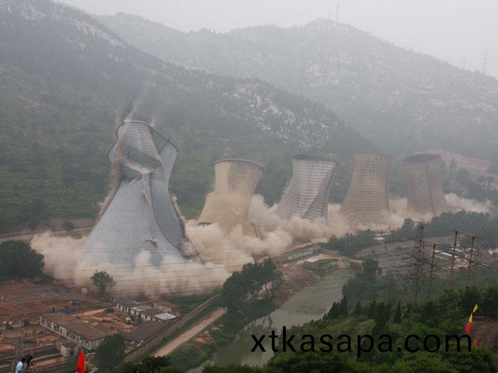 萊蕪(wu)髮電廠(chang)水墖爆(bao)破(po)拆(chai)除工程