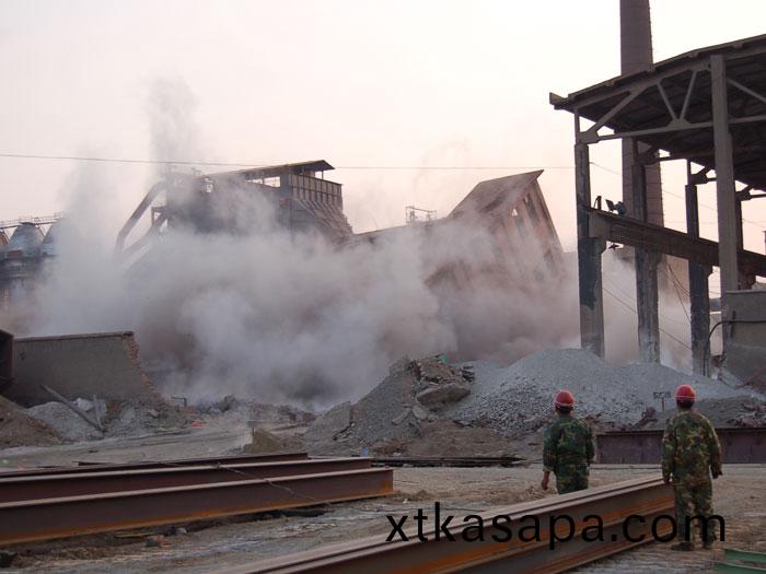 九羊(yang)鋼筋混凝(ning)土(tu)控製(zhi)爆(bao)破